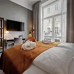Karl Johan 4*
