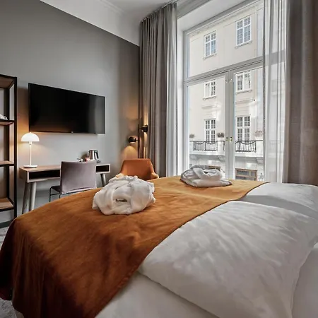 Karl Johan 4*